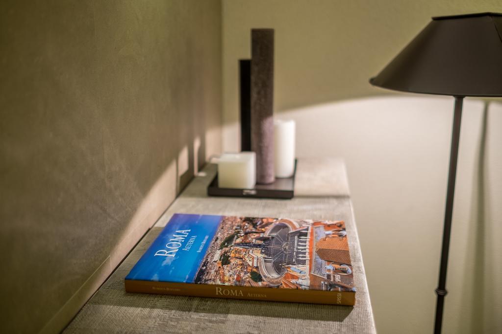 Room 230 Roma Luxury Suites Szoba fotó